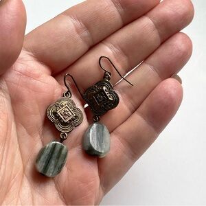 Vtg polished jasper/agate? & aged brass trefoil dangle earrings boho wilderkind
